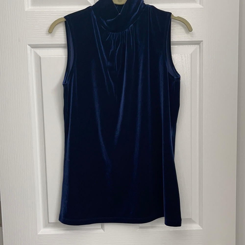 Blue velvet sleeveless shirt